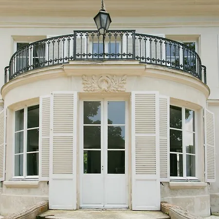 Chateau De Bury